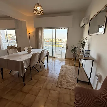 Apartament Vibes - 3br Spacious Larnaca