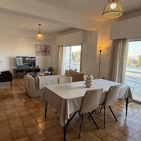 Vibes - 3br Spacious