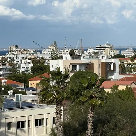 Vibes - 3br Spacious Apartament Larnaca